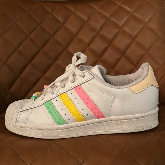Adidas Superstars Big Girls 4 1/2. Excellent shape. - Picture 4 of 4